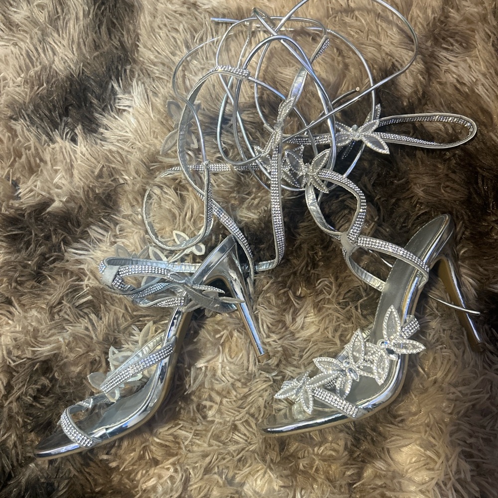 Refuge Elegant Silver Strappy Heels-Size 7